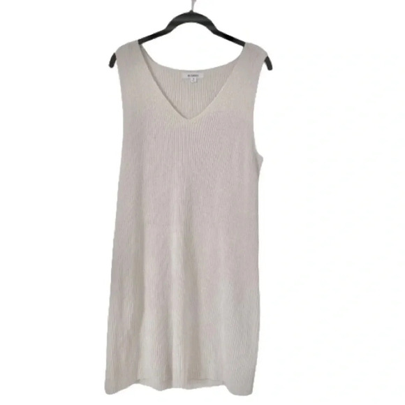 BB Dakota Women’s Sleeveless Knit Sweater Dress Size Medium Cream Mini V-Neck - Picture 1 of 8